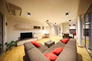 Posezení v ubytování CAISA- luxury apartment 20 m from the sea