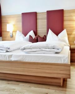 Postel nebo postele na pokoji v ubytování Hotel Sonnschupfer