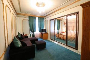 TV a/nebo společenská místnost v ubytování Hotel Kreta