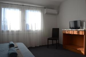 TV a/nebo společenská místnost v ubytování Enka apartmani