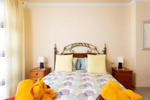 A bed or beds in a room at ViVaTenerife - Villa with pool, jacuzzi and sea view