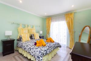 A bed or beds in a room at ViVaTenerife - Villa with pool, jacuzzi and sea view