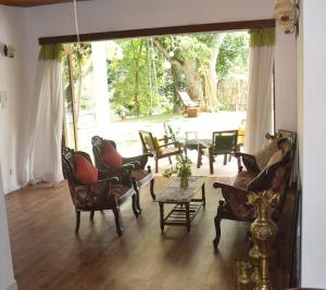 אזור ישיבה ב-Muthu Nila villa- Mirissa