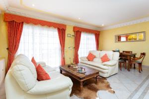 A seating area at ViVaTenerife - Villa with pool, jacuzzi and sea view