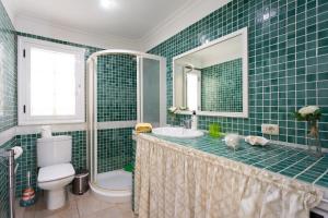 A bathroom at ViVaTenerife - Villa with pool, jacuzzi and sea view