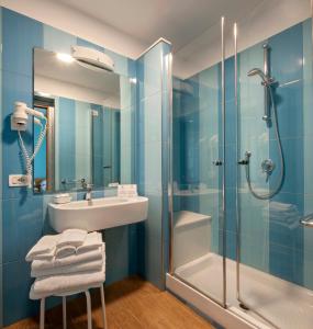 Kylpyhuone majoituspaikassa Hotel Del Corso