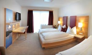 Postel nebo postele na pokoji v ubytování Hotel Sonnschupfer + 37 fotografií