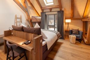 a bedroom with a bed and a desk and a chair at AlmRefugio in Neumarkt in der Oberpfalz