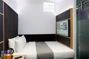 Cama o camas de una habitación en The Z Hotel Covent Garden