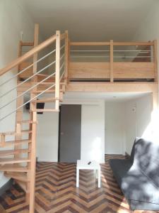 Palanda nebo palandy na pokoji v ubytování Pavillon Kalensa