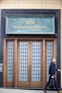 Fachada o entrada de The Z Hotel Covent Garden
