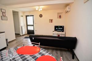 Televízia a/alebo spoločenská miestnosť v ubytovaní Apartment Cici