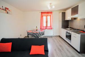 Kuchyňa alebo kuchynka v ubytovaní Apartment Cici