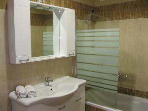 A bathroom at Seaside Studios Kirania