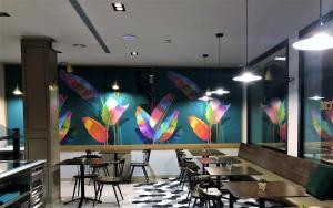 Reštaurácia alebo iné gastronomické zariadenie v ubytovaní HOTEL TORRENT