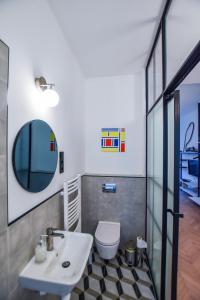 Ванна кімната в FOR LONG-TERM, BUDGET! Szövetség Apartment in the Heart of Budapest