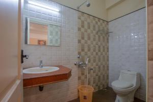 Koupelna v ubytování Hotel Vashanth Krishna
