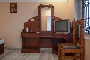 TV a/nebo společenská místnost v ubytování Hotel Vashanth Krishna