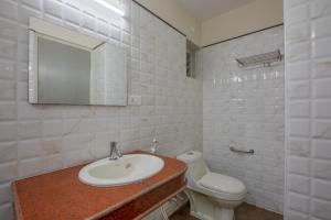 Koupelna v ubytování Hotel Vashanth Krishna