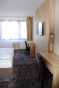 Postel nebo postele na pokoji v ubytování Hotel Labe + 16 fotografií