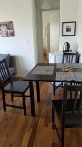 a dining table and chairs in a living room at Appartamento Dionea in Grado
