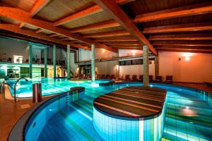 Bazén v ubytovaní Hotel Bystrá alebo v jeho blízkosti