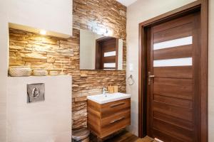 Kúpeľňa v ubytovaní Brewery Apartment - LoftAffair
