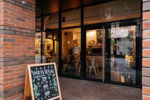 Reštaurácia alebo iné gastronomické zariadenie v ubytovaní Brewery Apartment - LoftAffair