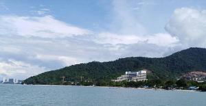 a view of a resort from the water at M's Place Chalet Bed&Breakfast in George Town +18 photos