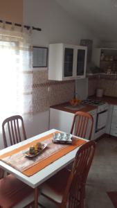 Kuchyňa alebo kuchynka v ubytovaní Holiday Home Nada