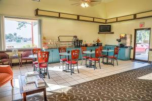 a restaurant with tables and chairs in a room at River Side Inn New Port Richey in New Port Richey