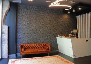 a living room with a brown leather couch and a counter at Hotel Freedom in Madrid
