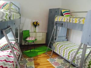 Postel nebo postele na pokoji v ubytování Rolling Stone Hostel
