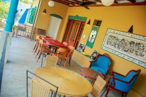 Uma área de estar em Kurumba Villas