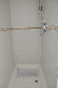 A bathroom at Woodland Guesthouse 