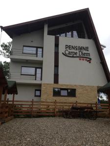 a building with a sign that reads resistance cape dream at Pensiunea Carpe Diem in Râmnicu Vâlcea