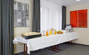 Makanan di atau berdekatan hotel