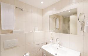Bilik mandi di Hotel Olten Swiss Quality