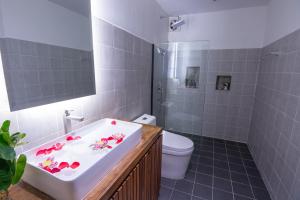 Koupelna v ubytování Neth Socheata Hotel + 37 fotografií