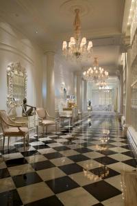 A seating area at Hotel Mulia Senayan, Jakarta