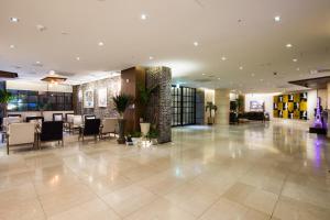 The lobby or reception area at Vistacay Hotel Worldcup