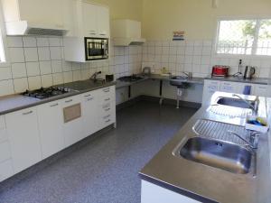 Η κουζίνα ή μικρή κουζίνα στο Mawley Holiday Park