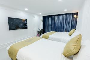 Postel nebo postele na pokoji v ubytování Gladsheim Hotel