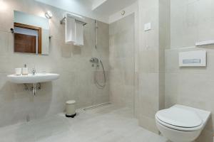 Rubicon Garni Hotel的一间浴室