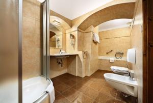 Ein Badezimmer in der Unterkunft Hotel Konvice