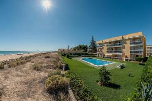 Bazén v ubytovaní PRIMERISIMA LINES DE PLAYA AP10 apartamento alebo v jeho blízkosti