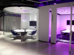 TV a/nebo společenská místnost v ubytování Nordic Light Hotel