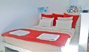 Posteľ alebo postele v izbe v ubytovaní Splendido studio, vista mare, a 5mn dalla spiaggia - Casa ArteVida