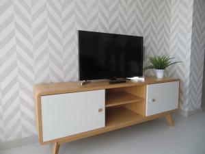 TV a/nebo společenská místnost v ubytování Alcañiz Flats II