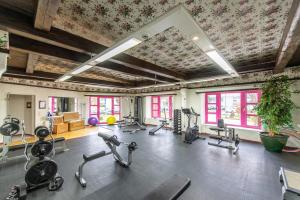 Fitness centrum a/nebo fitness zařízení v ubytování CONTEL Hotel
